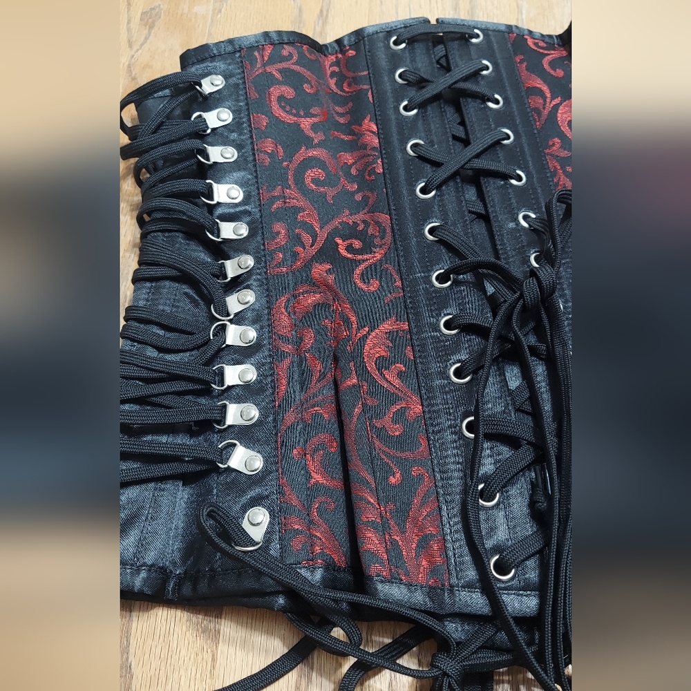 Chic Black and Red Lace-Up Corset C1 - Picture 8 of 10